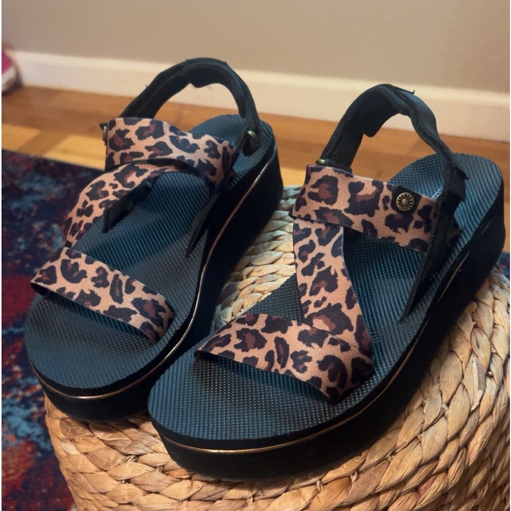 YELLOW BOX PLATFORM SANDAL
